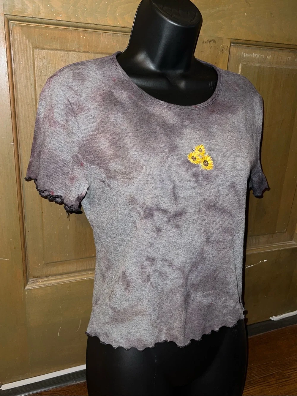 Hollister Baby Tee Black & Gray Acid Wash Y2K Embroidery Yellow Sunflower Size M